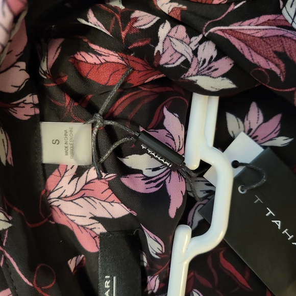 Tahari blouse - Picture 4 of 5